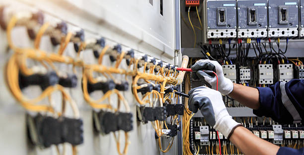 Professional Electrician technician working in Hart, MI